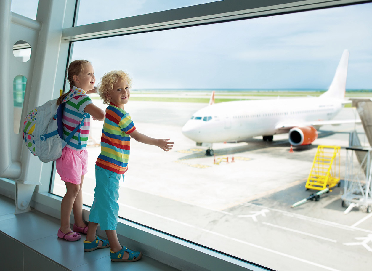 Flugreisen mit Kindern: Die ultimative Checkliste für stressfreies Reisen